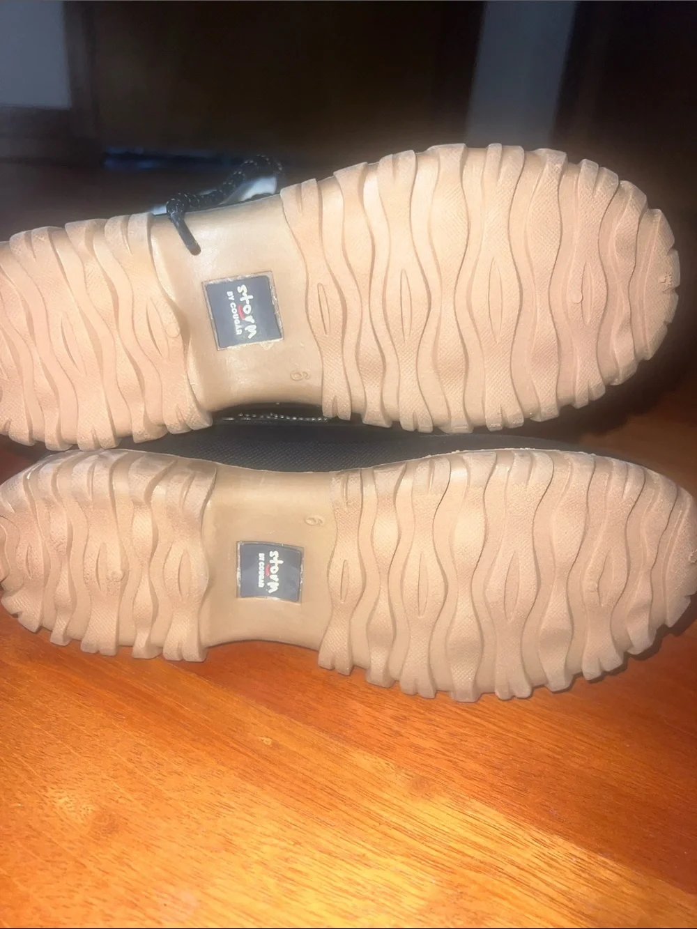 NWOT winter boots size 6 youth